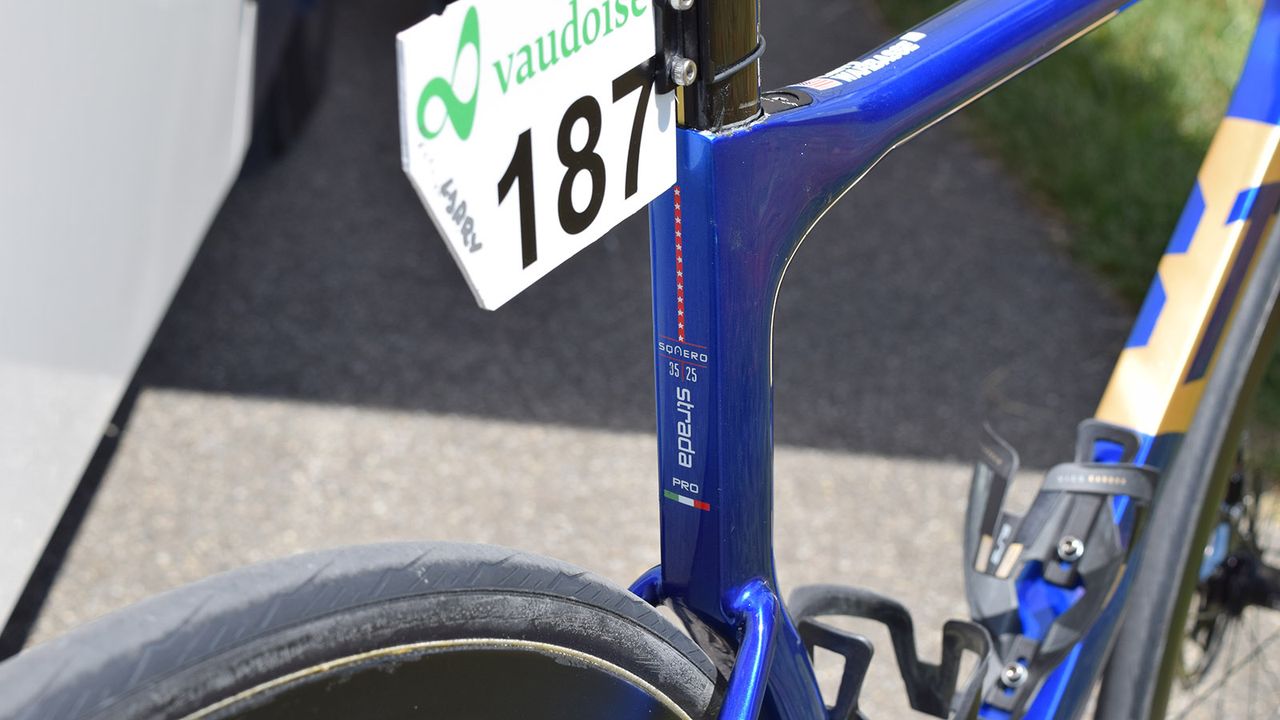 Tiny star/stripe detailing features to the rear of the seat tube
