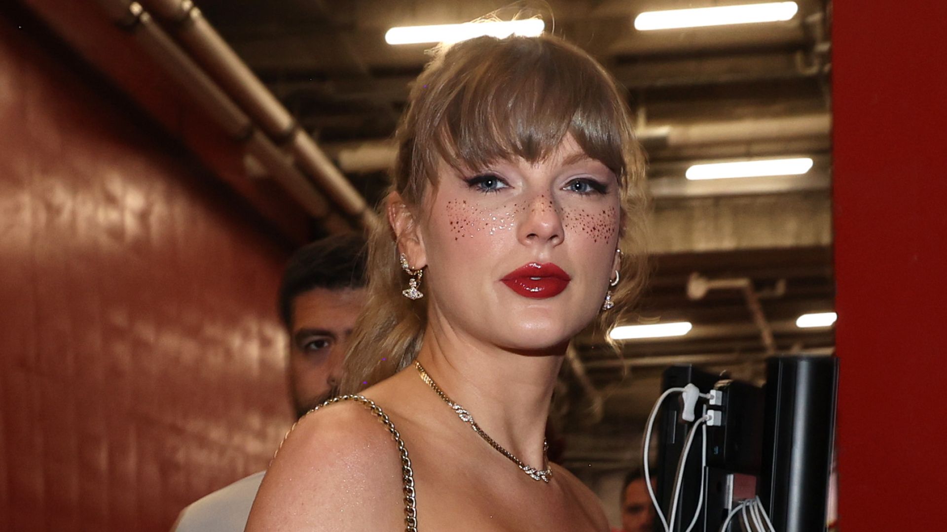 Surprise! Taylor Swift Returns to ‘SNL’ in a Perfect-for-Fall Simkhai Dress That’s Under-0