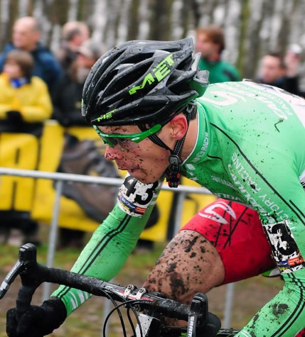 Marco Aurelio Fontana riding mid-pack.
