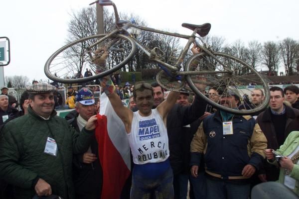 Franco Ballerini retires after finishing the 2001 Paris-Roubaix