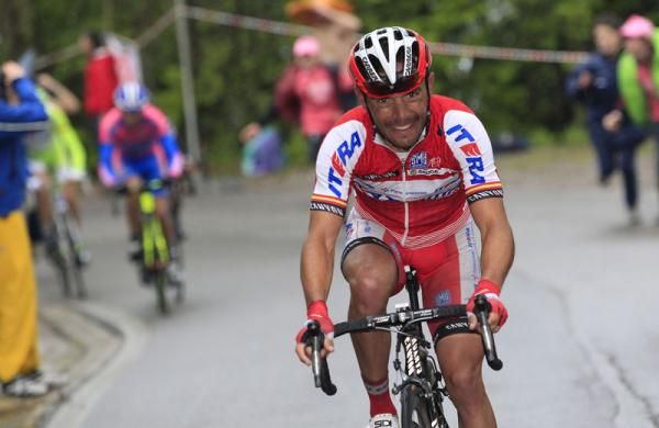 Joaquim Rodriguez Oliver (Katusha Team) leaves Basso and the other contenders