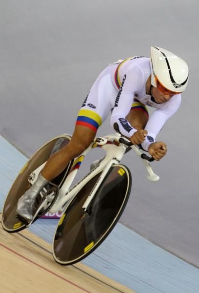Juan Estaban Arango powers his way round the track to win the kilo TT and the omnium overall