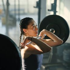Resistance vs strength training: A woman working out lifting weights