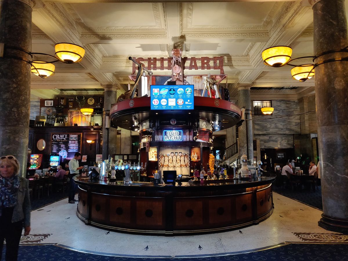 This was a really quick, passing snap in a pub with multiple lighting sources, and the OnePlus 6 does well at picking out details around the bar