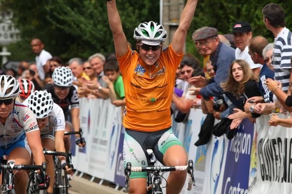 Annemiek Van Vleuten (Nederland Bloeit) sprints to victory ahead of Sara Mustonen (Hitec Products) and Elizabeth Armitstead (Cervelo Test Team). Van Vleuten retained the race lead overall.