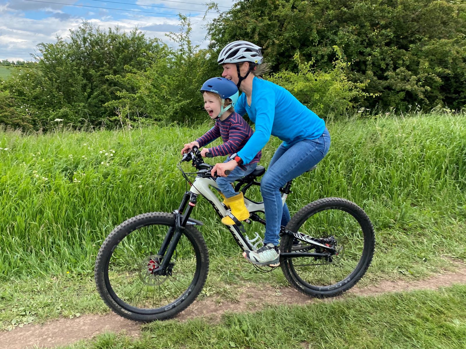 Find your perfect child bike seat for cycling with baby on board