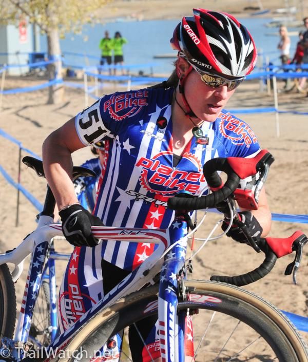 Katie Compton (Planet Bike) running the steps