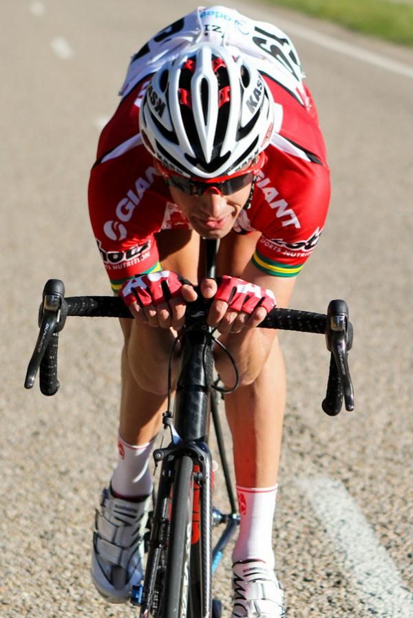 Darren Lapthorne (Drapac) on the descent as he tries to extend his gap