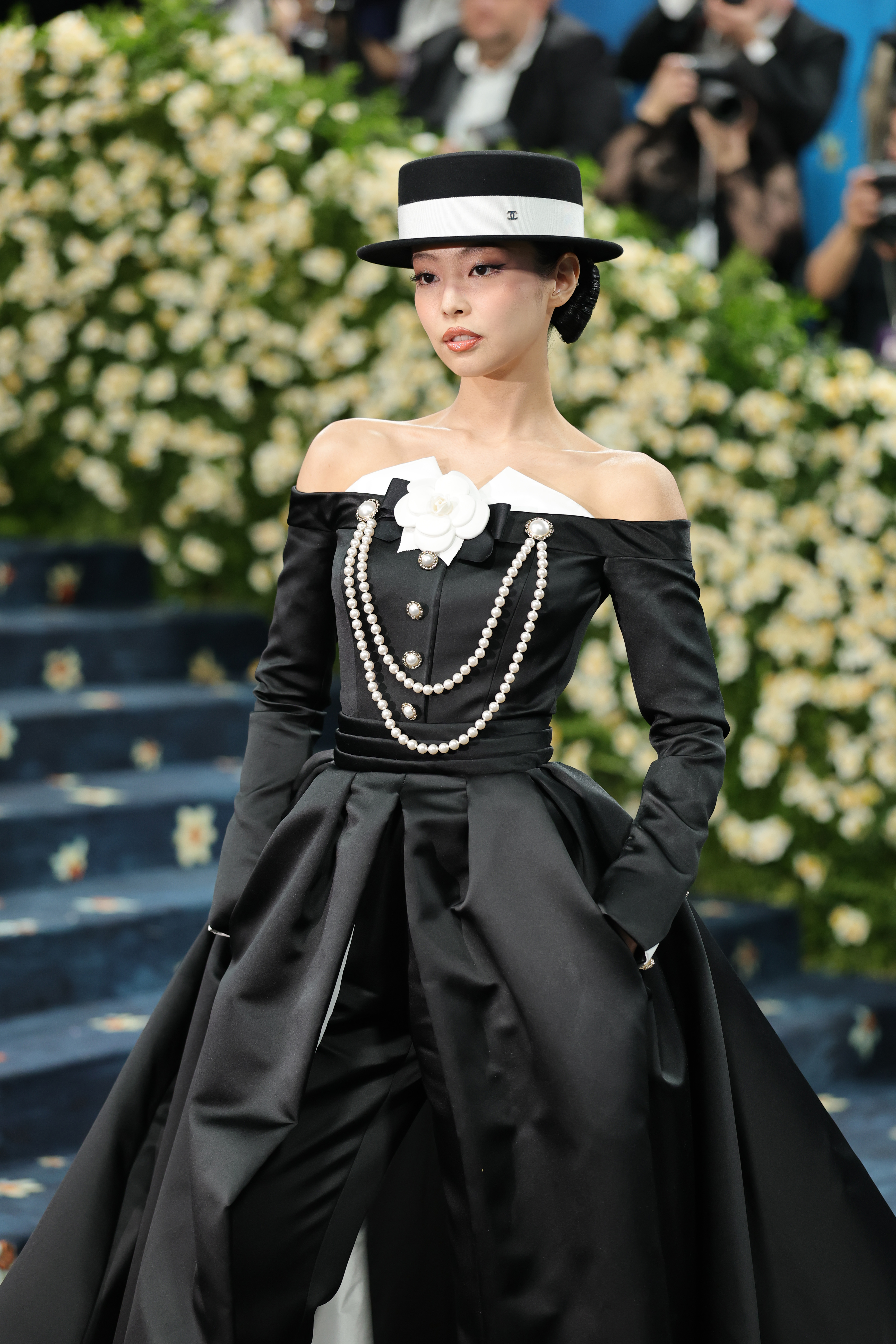 hat - jennie