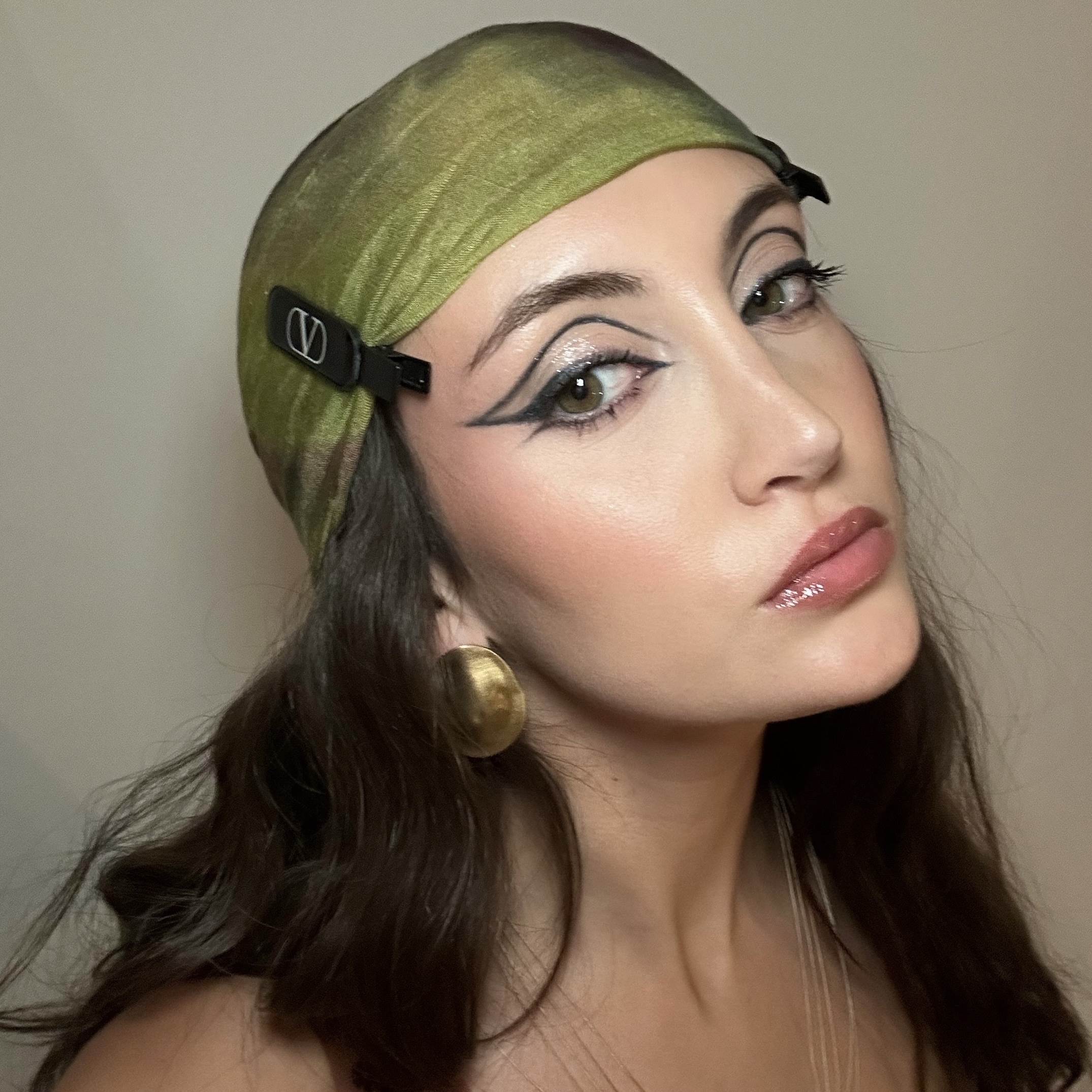 Associate beauty editor Alyssa Brascia wearing Valentino Eye2Cheek Eyeshadow and Blush in Rosa Emozione.