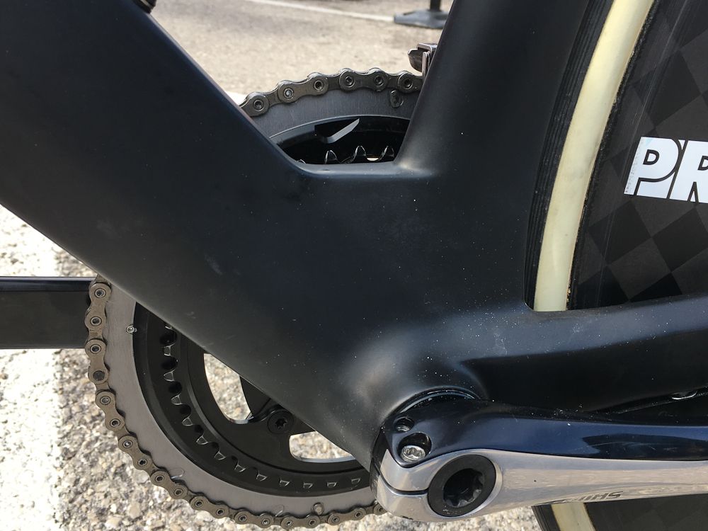 Narrow down tube and wide bottom bracket shell for aerodynamics and power transfer
