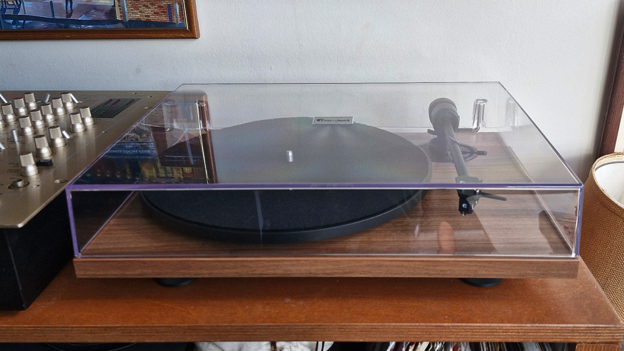 Pro-Ject E1.2 turntable