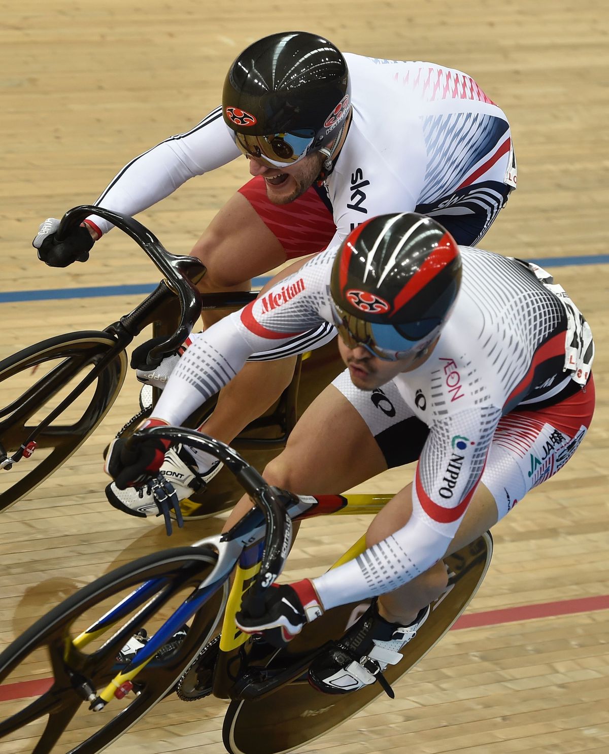 The early mens' sprint action was fast and furious