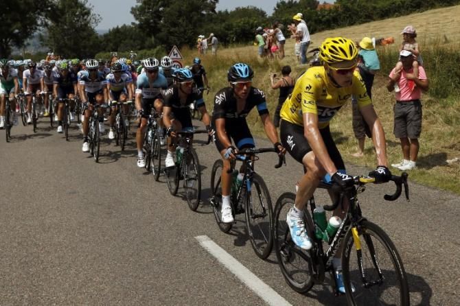 Team Sky keeps the break in check for Chris Froome.