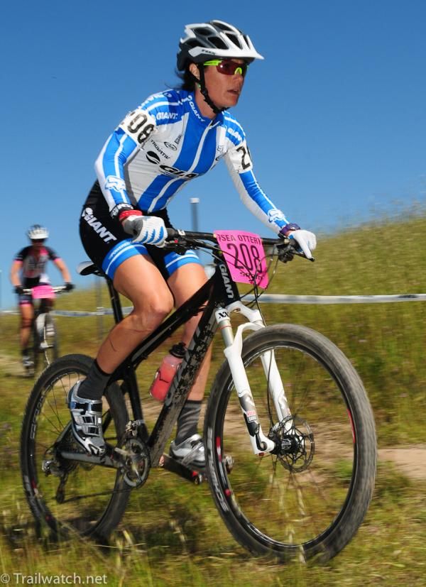 Kelli Emmett (Team Giant) traverses the top of the course