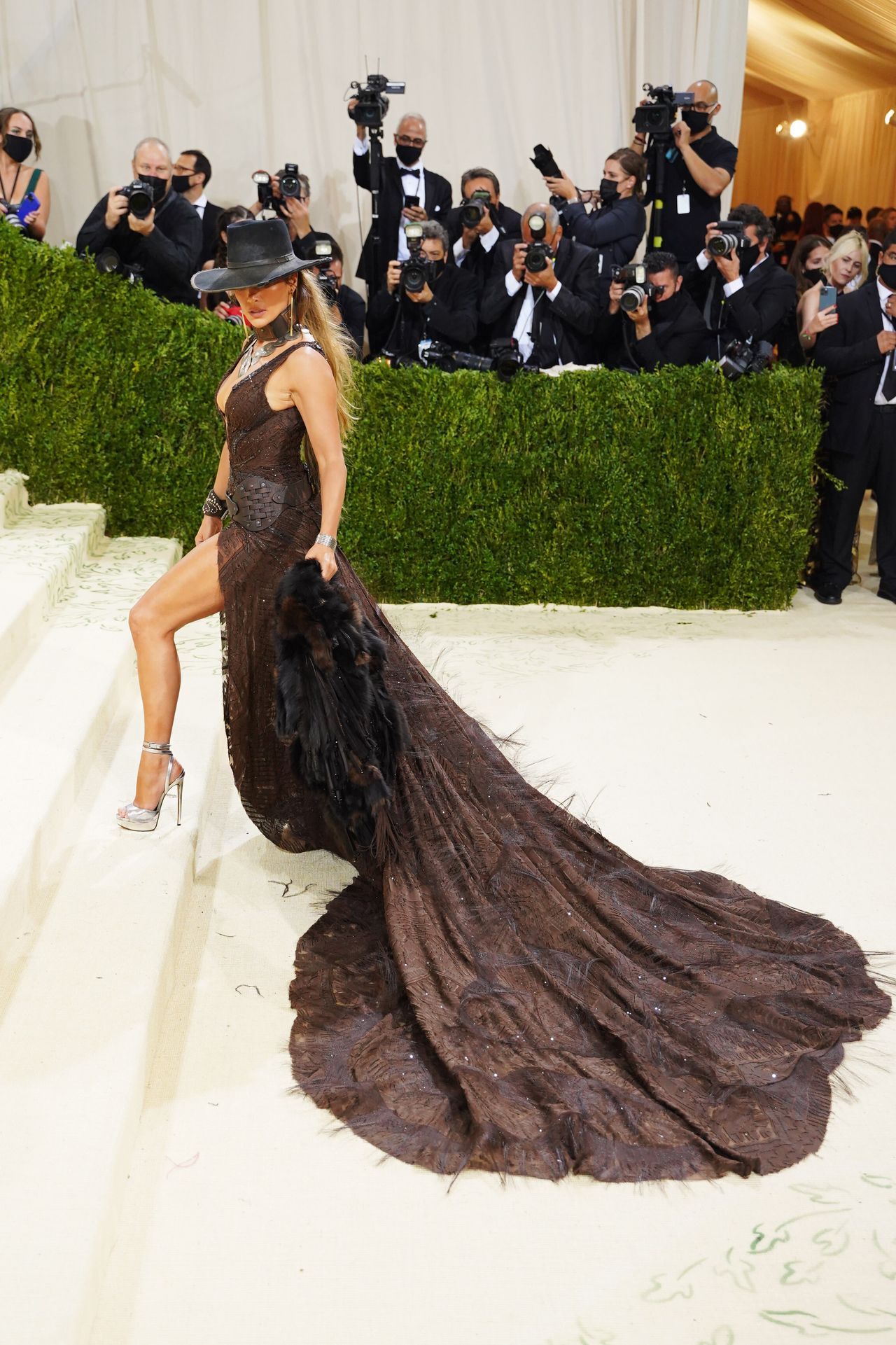 Jennifer Lopez attends 2021 Costume Institute Benefit - In America: A Lexicon of Fashion at the Metropolitan Museum of Art on September 13, 2021 in New York City. (Photo by Sean Zanni/Patrick McMullan via Getty Images)
