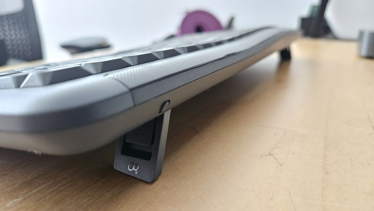 The Logitech Signature Comfort Plus Combo MK880 on a desk