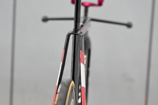 Chloe Dygert's Canyon Speedmax CFR Track seat stays close up