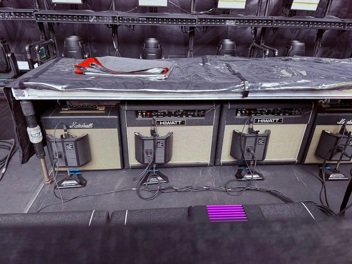 A photo showing Noel Gallagher's Marshall and Hiwatt amps used on the Oasis 2025 reunion tour. They include a pair of Marshall SV20C Studio Vintage combos and two Hiwatt Custom 50s