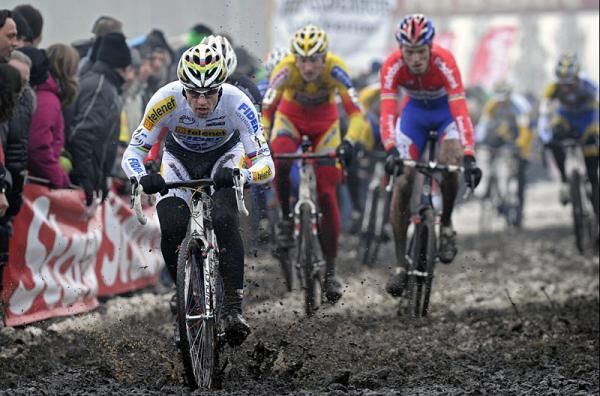 World champion Zdenek Stybar (Telenet - Fidea) leads on the opening lap.