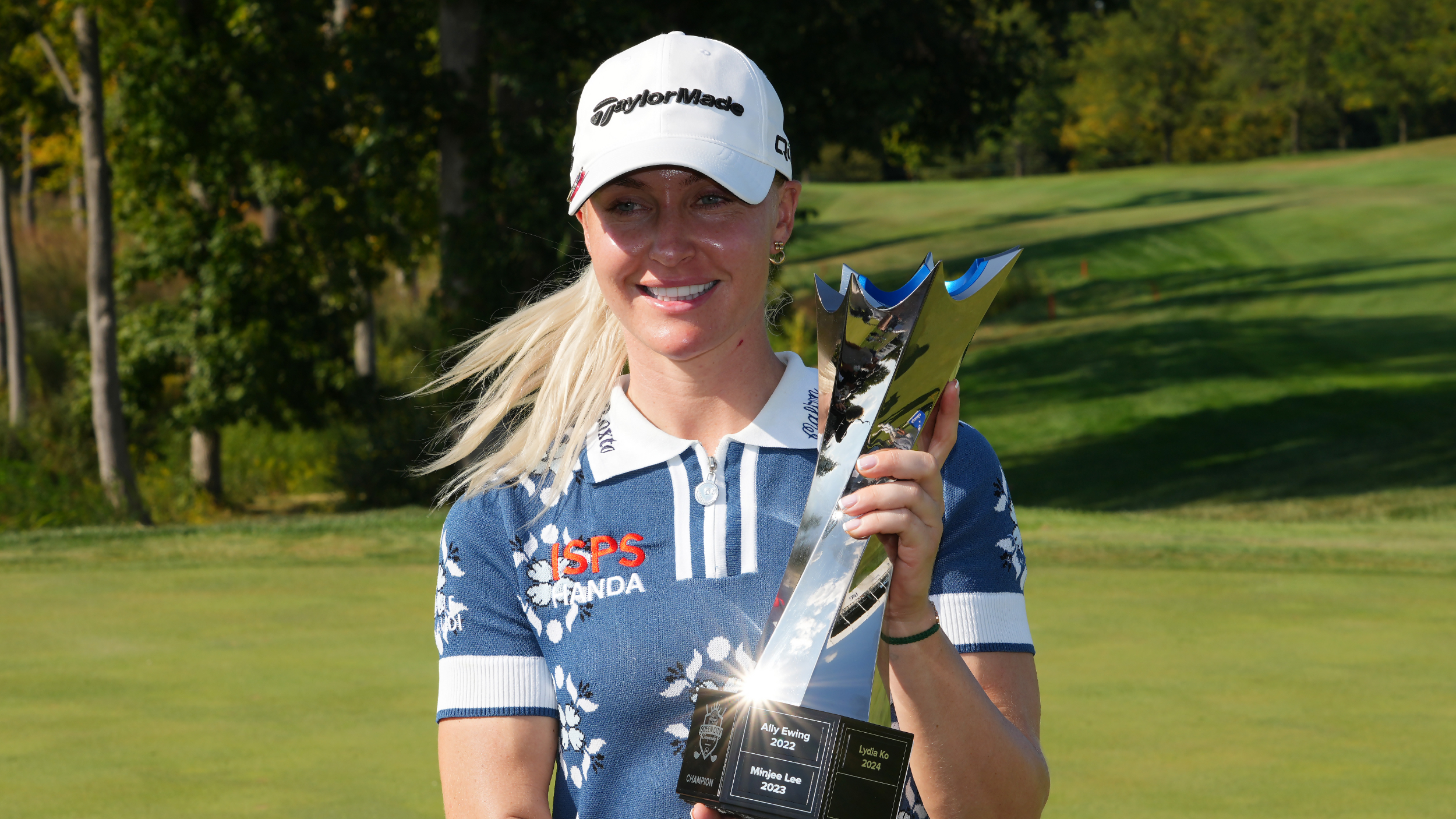 Charley Hull with the Kroger Queen City Championship trophy 