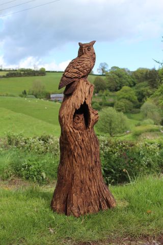 tree stump ideas: owl sculpture