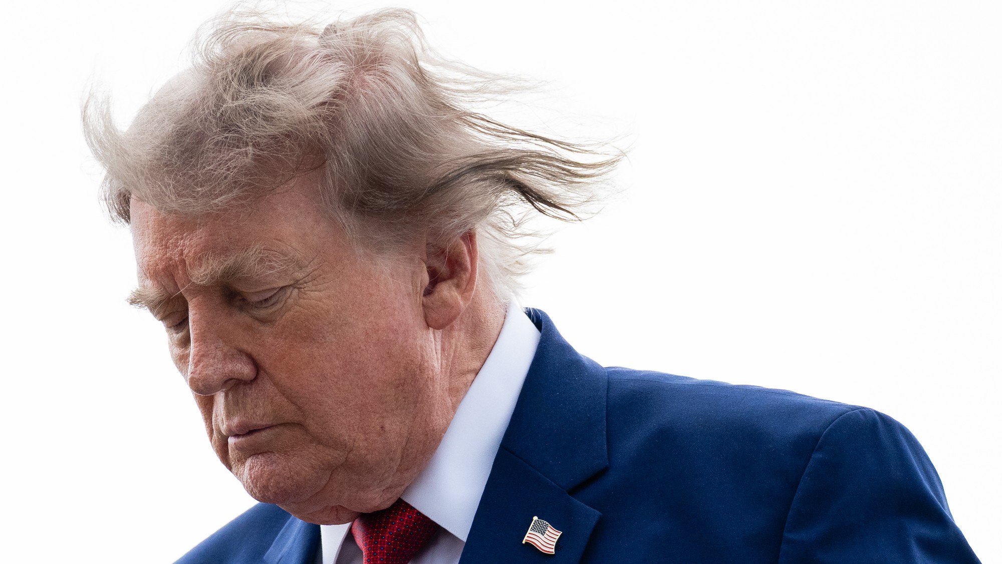 A dishevelled Donald Trump walks off of Air Force One