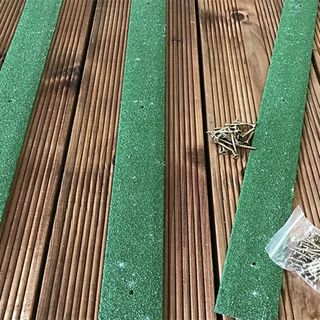50mm Wide Non-Slip Anti-Skid Decking Strips - Safety and Style for Outdoor Space - GREEN Green 1000mmx50mm - x1