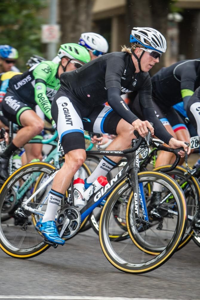 Jonas Ahlstrand (Giant-Shimano) moving towards the front