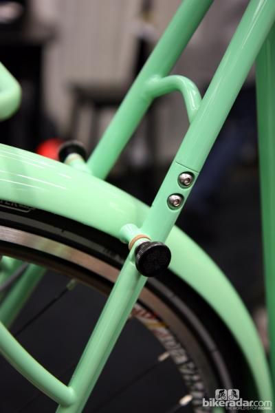Framebuilders have started moving the rear triangle split away from the dropout on belt-equipped bikes such as this Shamrock Cycles city bike.