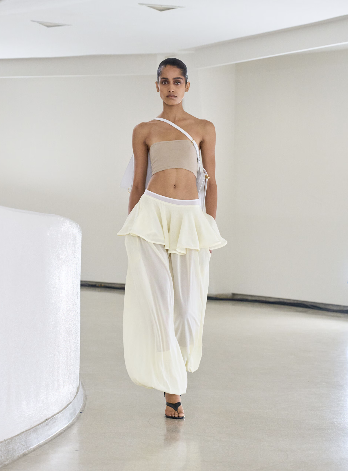 Alaïa spring/summer 25 runway - balloon trousers