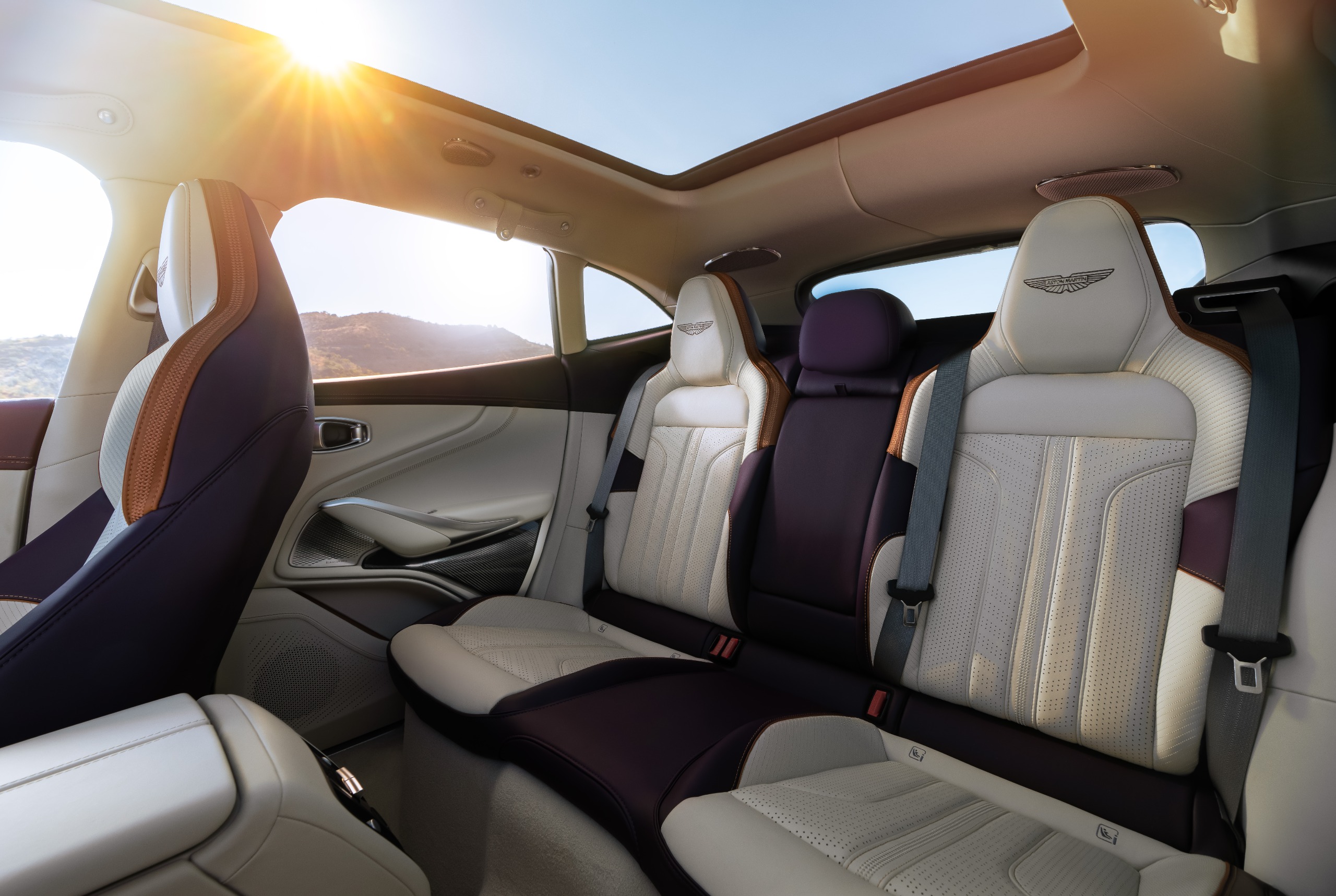 The new individual rear seat layout of the Aston Martin DBX GT
