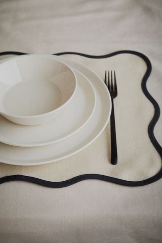 2-Pack Scalloped-Edge Placemats