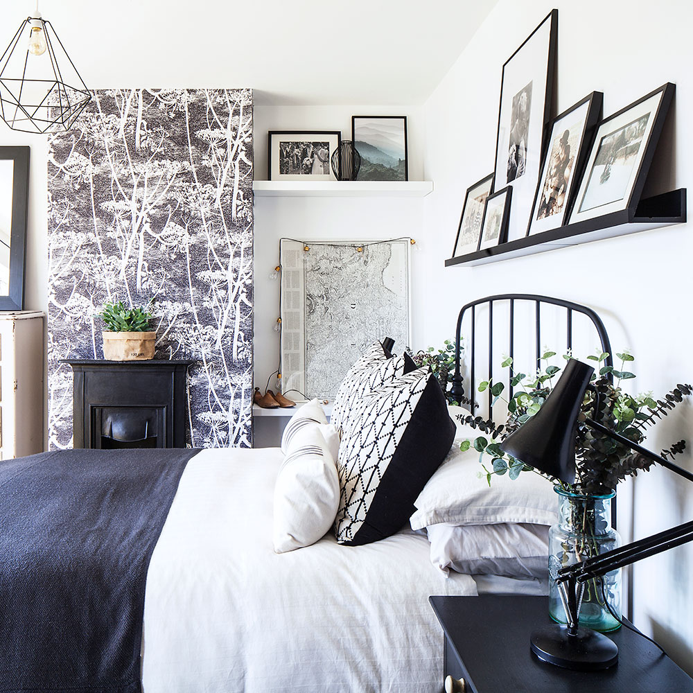 bedroom with table lamp and shelves