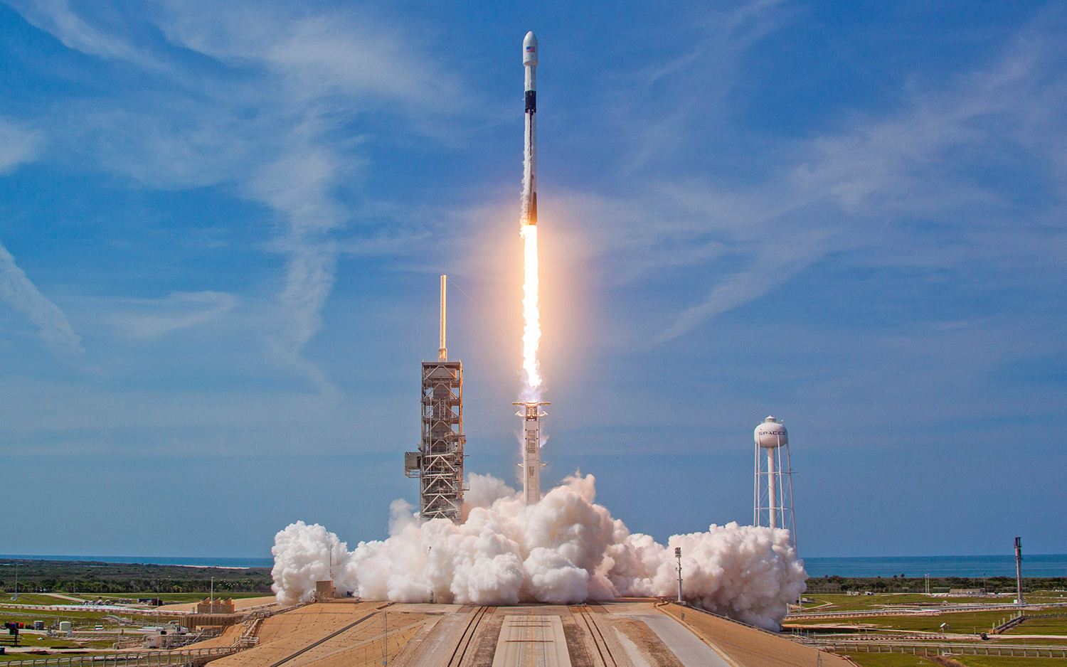Photos SpaceX Launches, Lands 1st 'Block 5' Falcon 9 Rocket Space