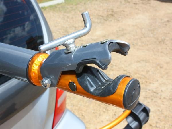 The repair stand head is lined with soft rubber and accommodates a wide range of tube sizes but the jaws are too narrow to provide a truly firm grip