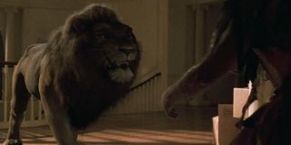 Jumanji alan fights a lion