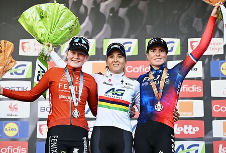 Puck Pieterse on the Liège-Bastogne-Liège Femmes podium