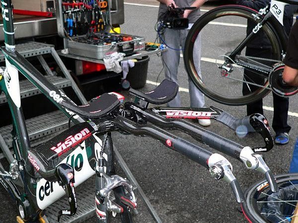 Cancellara's Cerv&eacute;lo P3 Carbon being prepared the day before the opening prologue.
