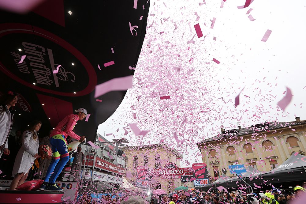 Alberto Contador clearly enjoying being back in the maglia rosa