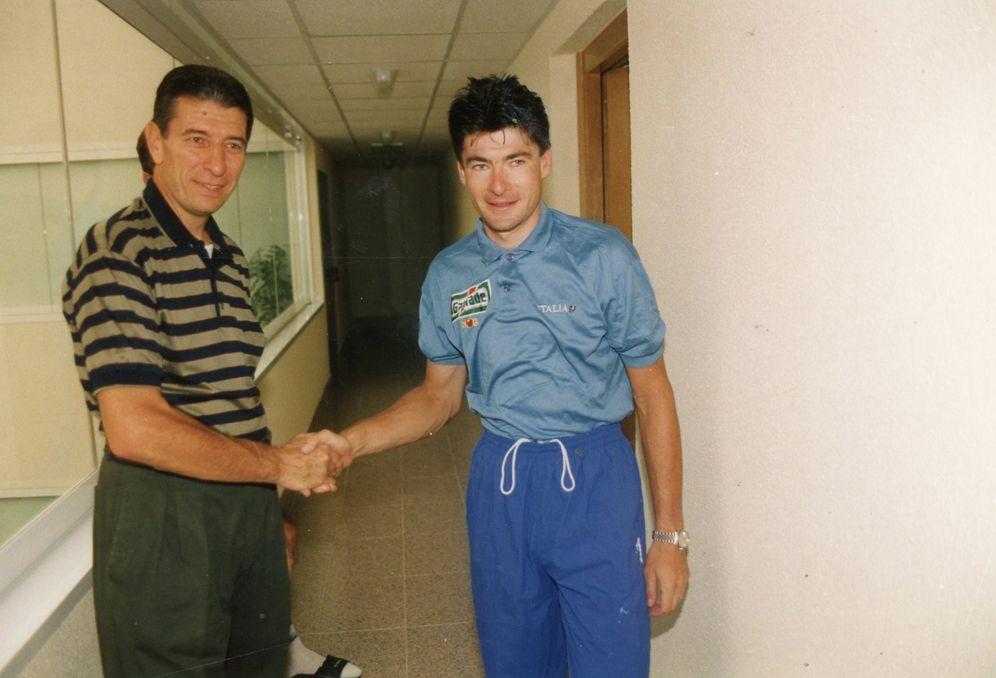 Felice Gimondi visits Bugno before the race
