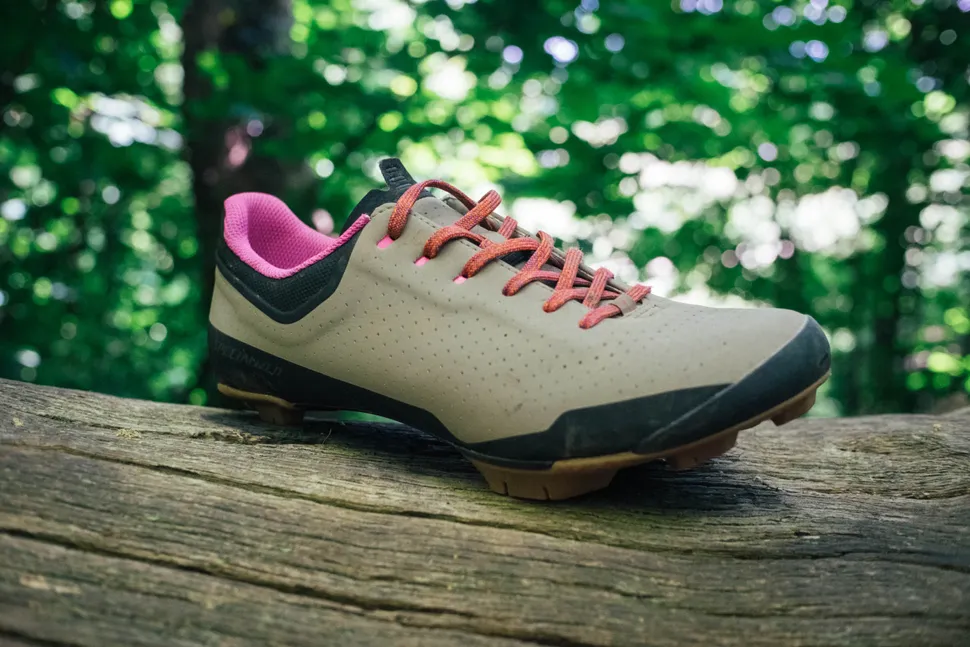 A Specialized Recon ADV shoe