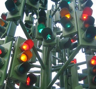 Green, Lighting, Infrastructure, Colorfulness, signaling device, Traffic light, Amber, Light, Circle, Sign,