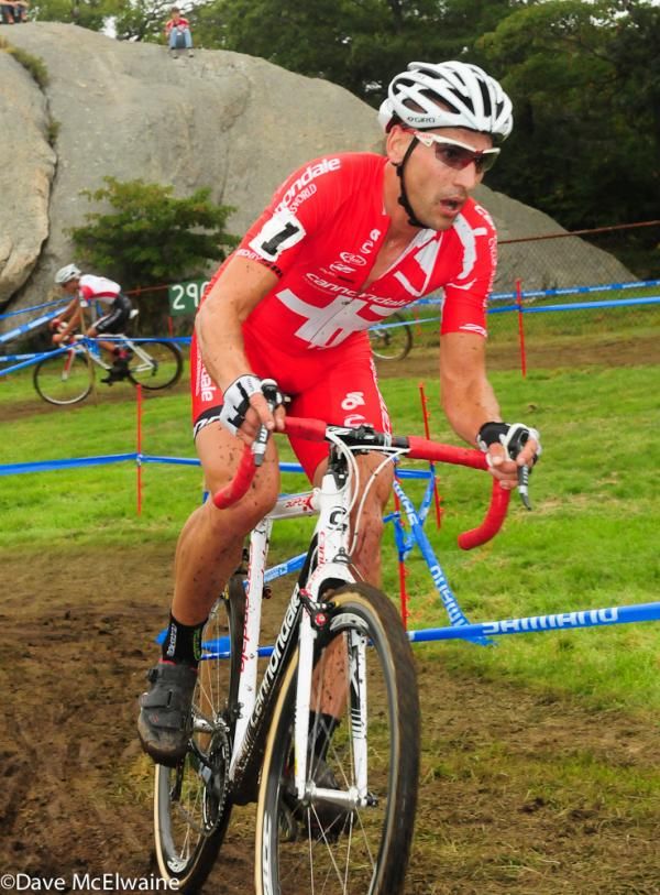 Christian Heule (Cannondale-Cyclocrossworld.com) chasing Powers