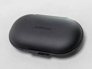 Bose Sport Open Earbuds Closed Case
