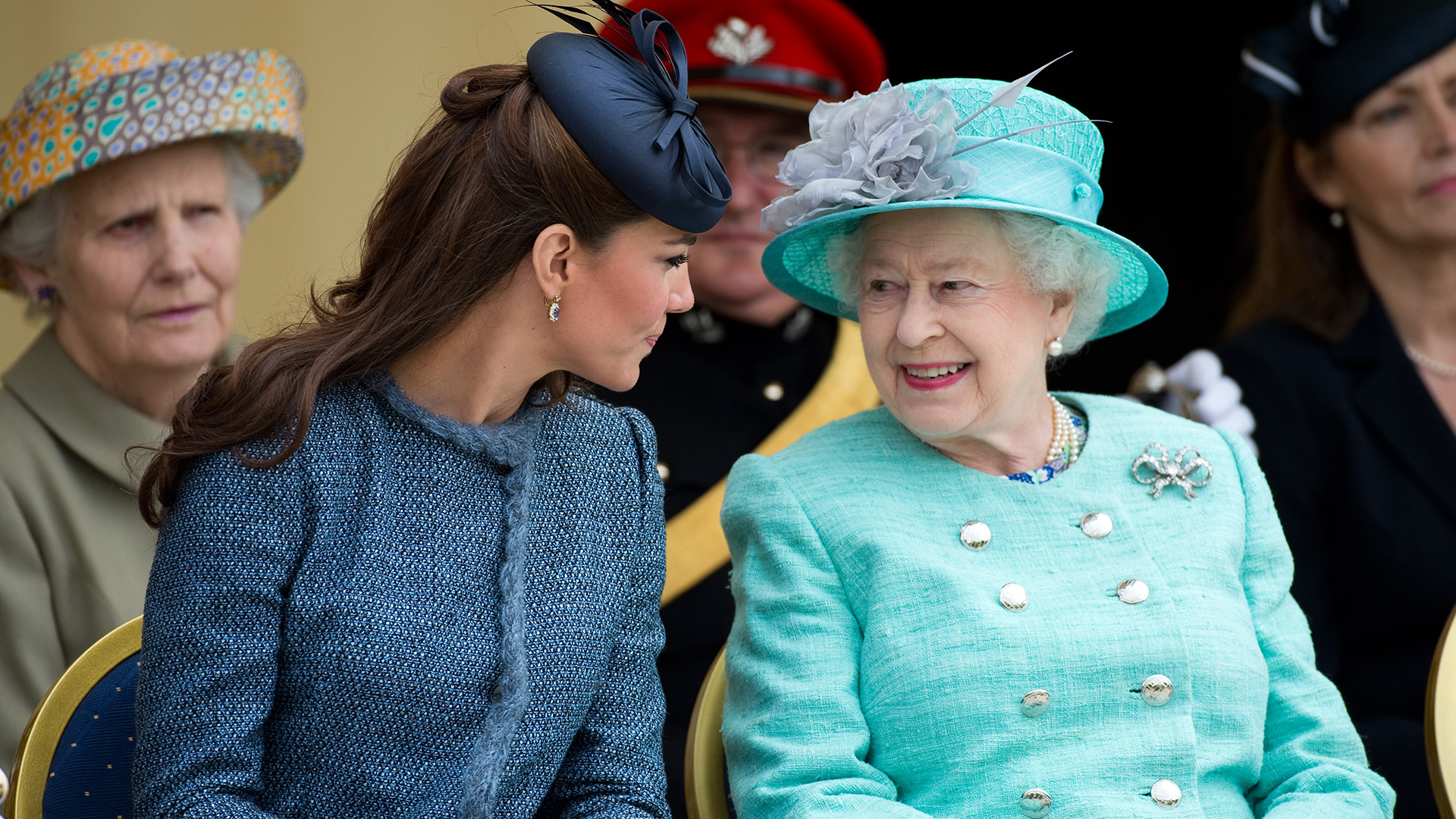NOTTINGHAM, ENGLAND - JUNE 13: Queen Elizabeth II and Catherine, Duchess of Cambridge (L) attend Vernon Park during a Diamond Jubilee visit to Nottingham on June 13, 2012 in Nottingham, England. (Photo by Samir Hussein/WireImage)