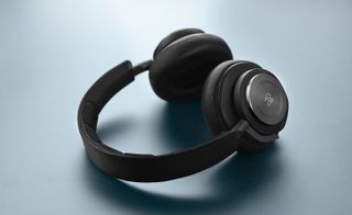 ’B&O Play H9’ noise-cancelling headphones