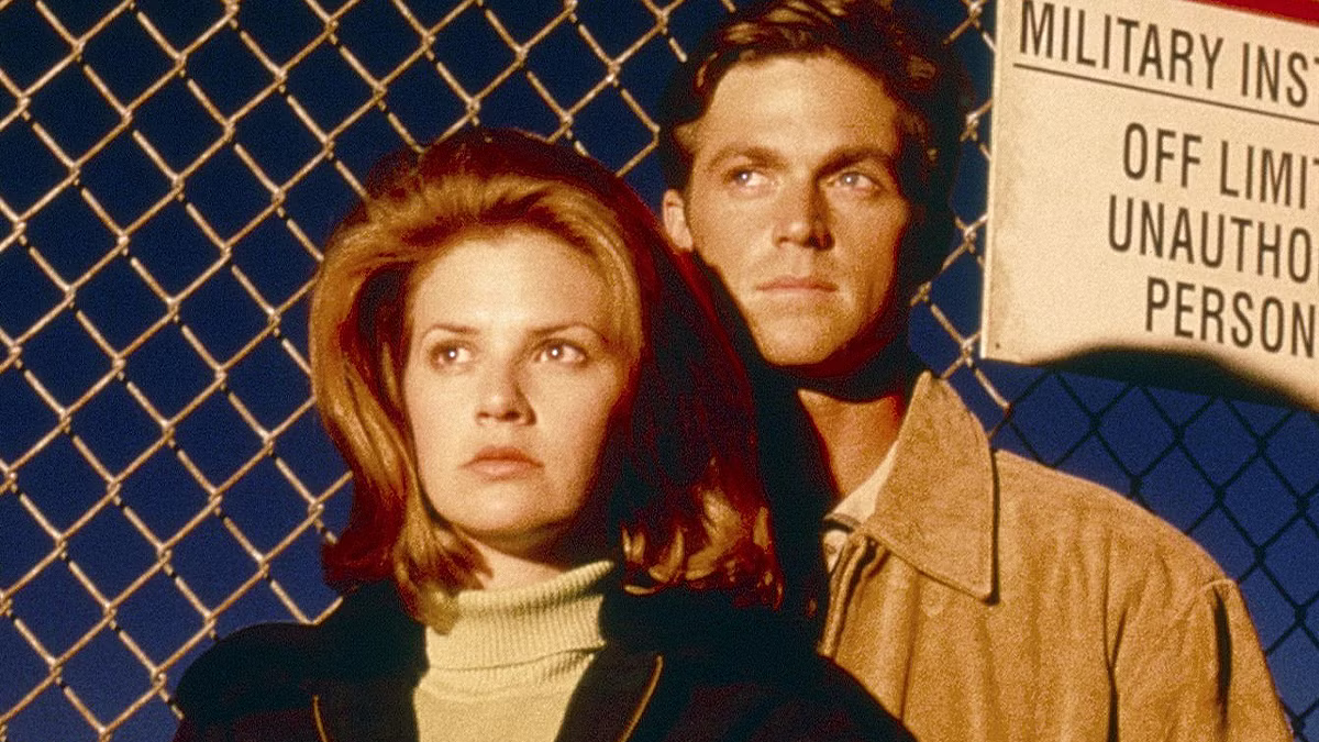 Screenshot from the 1996 sci-fi show "Dark Skies"