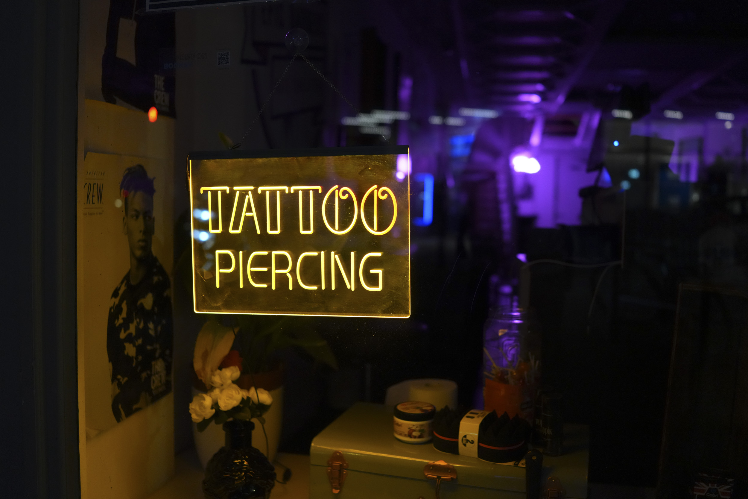Sony RX1R III sample gallery: tattoo parlour shop window at night