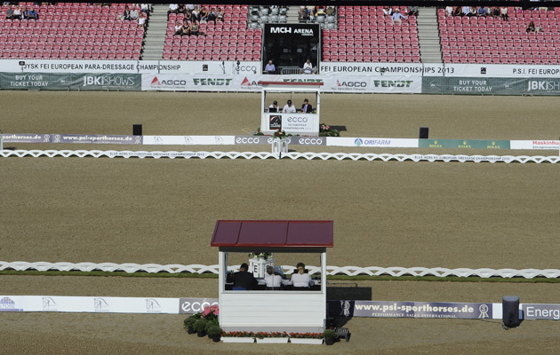 dressage judging